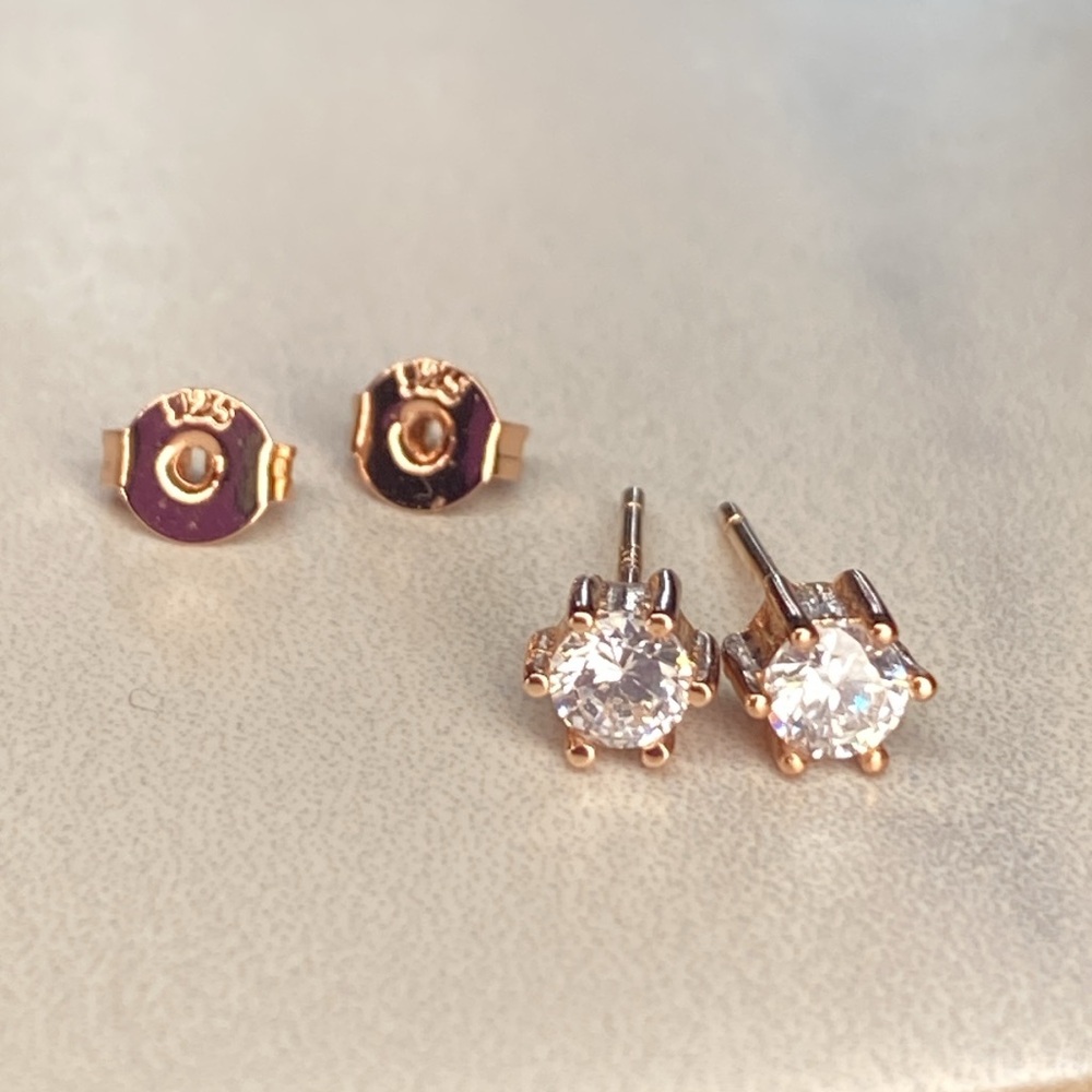 Rose gold vermeil‎ sterling silver six-prong stud earrings moissanite 925